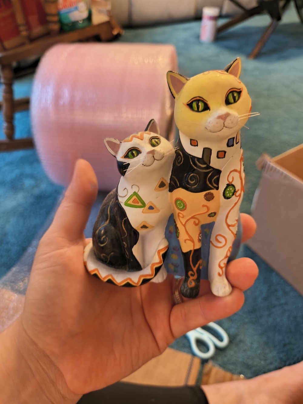 Kleo Kats Hand-Painted Decorative Cat Pair Figurine - Multicolor